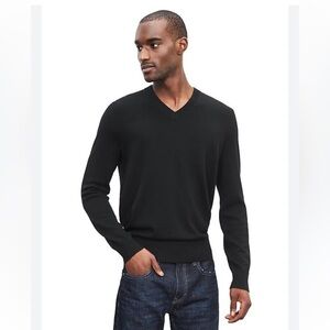 Banana Republic EXTRA FINE Merino Wool V Neck  Black Sweater Size M